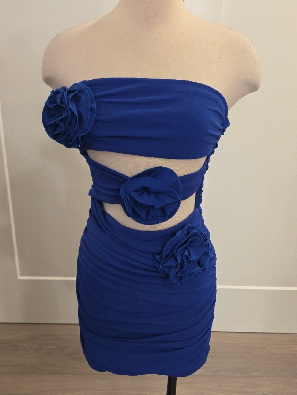 Zara women’s Blue Ruched Mini dress with Floral Rosettes size M new with tags